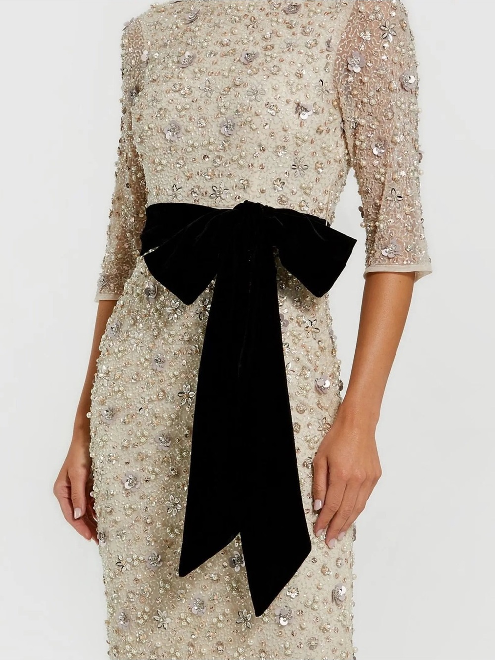 MAC DUGGAL
Ivory Embellished Evening Gown with Velvet Bow - Picture 4 of 17
